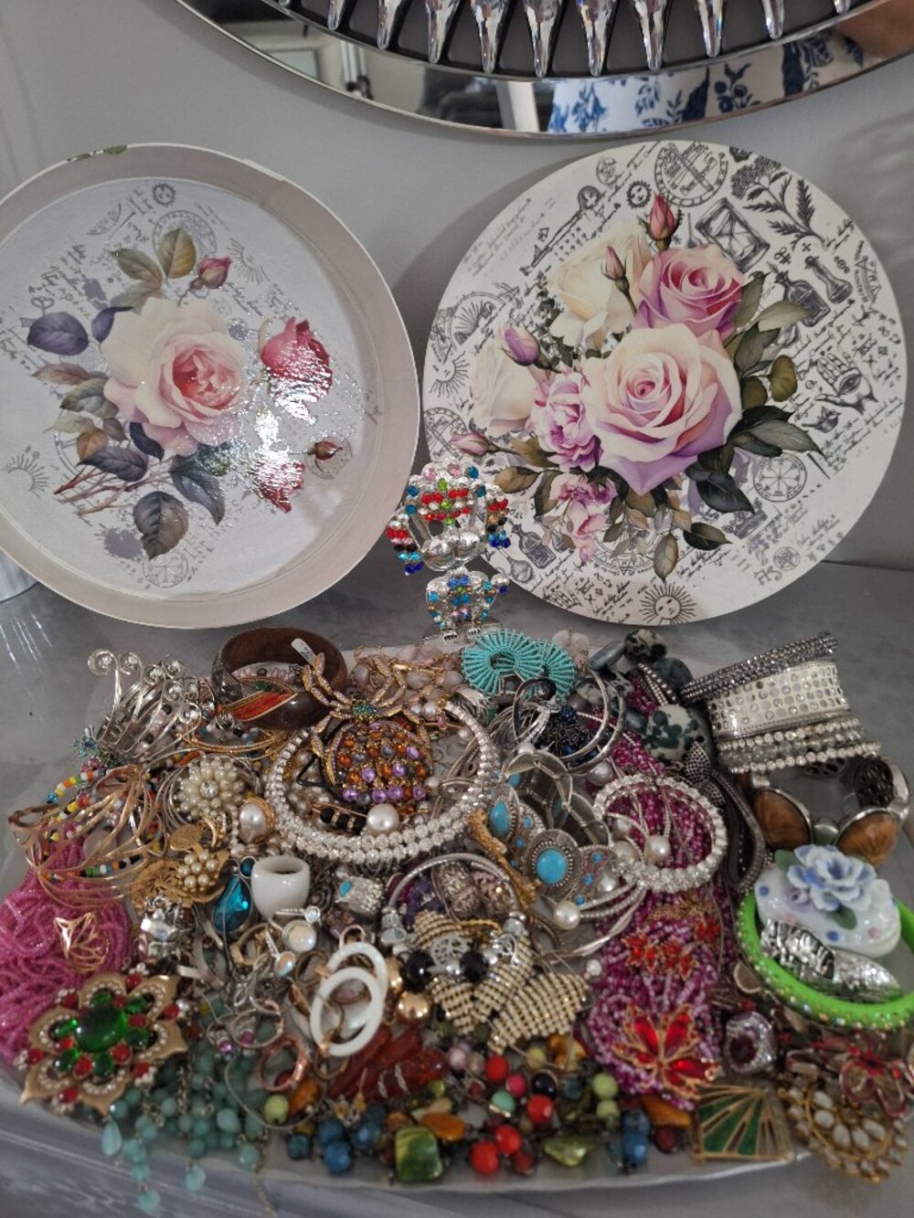 Mystery Jewelery Box ! Glimpse.